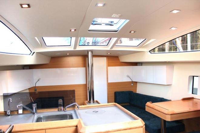 Allures 39.9 below decks ©  SW